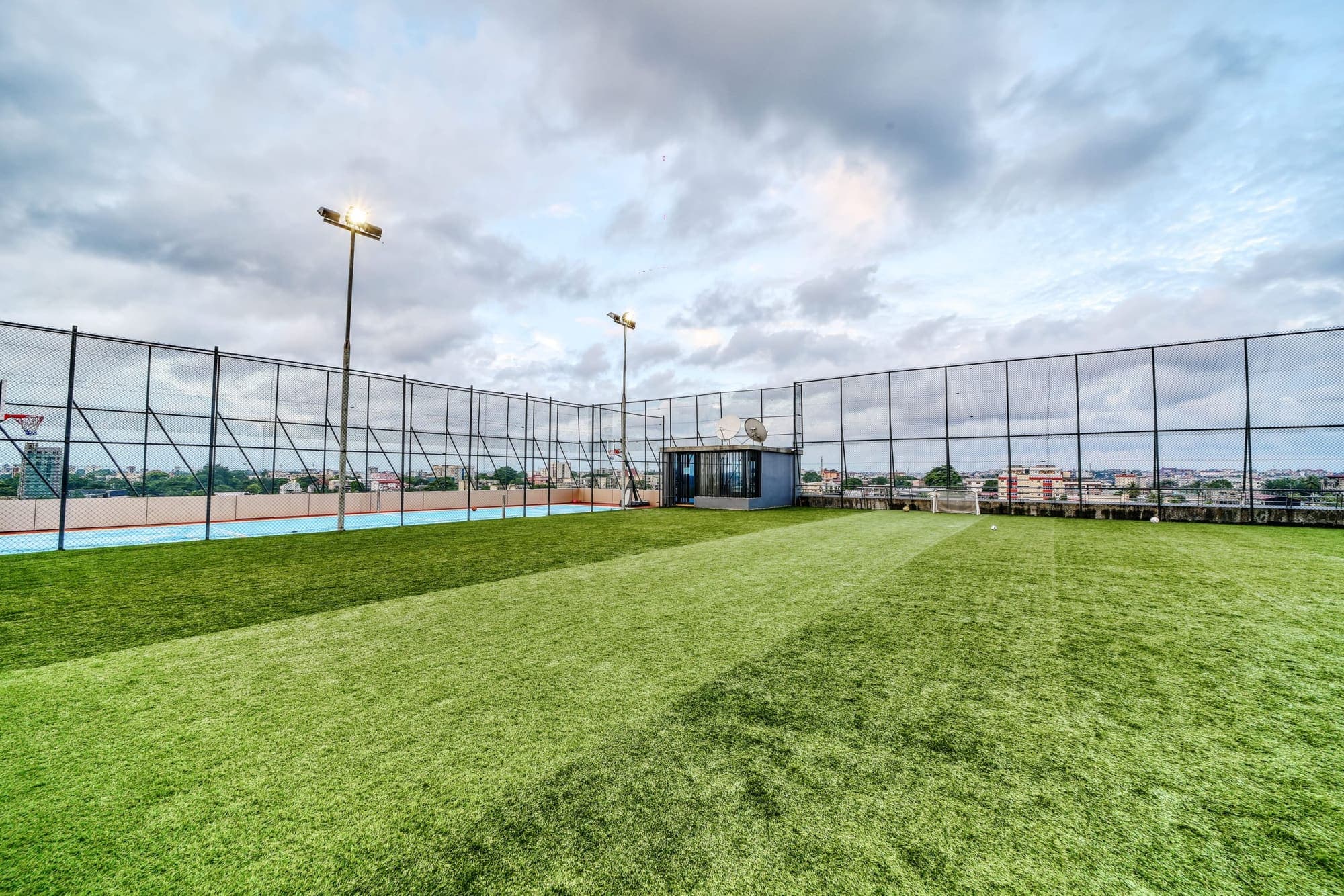 Le terrain de football sur le toit